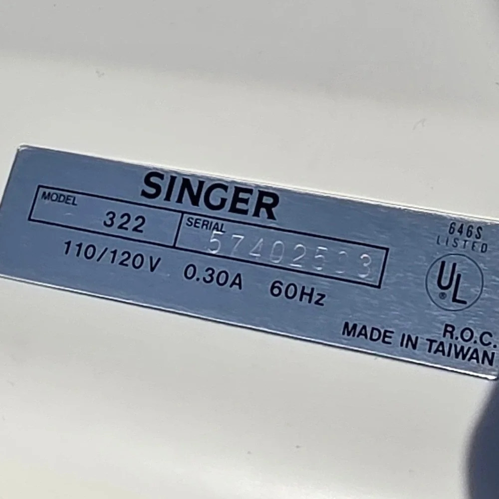Singer Featherweight 322 Sewing Machine Compact Free Arm Zig Zag Box bobbins